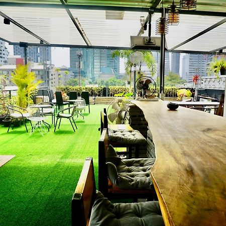 Hash Apartment With Unique Chill Design At Silom Soi 3 Бангкок Екстер'єр фото