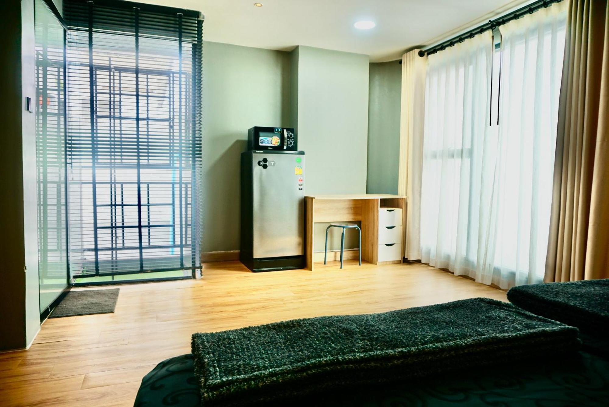Hash Apartment With Unique Chill Design At Silom Soi 3 Бангкок Екстер'єр фото