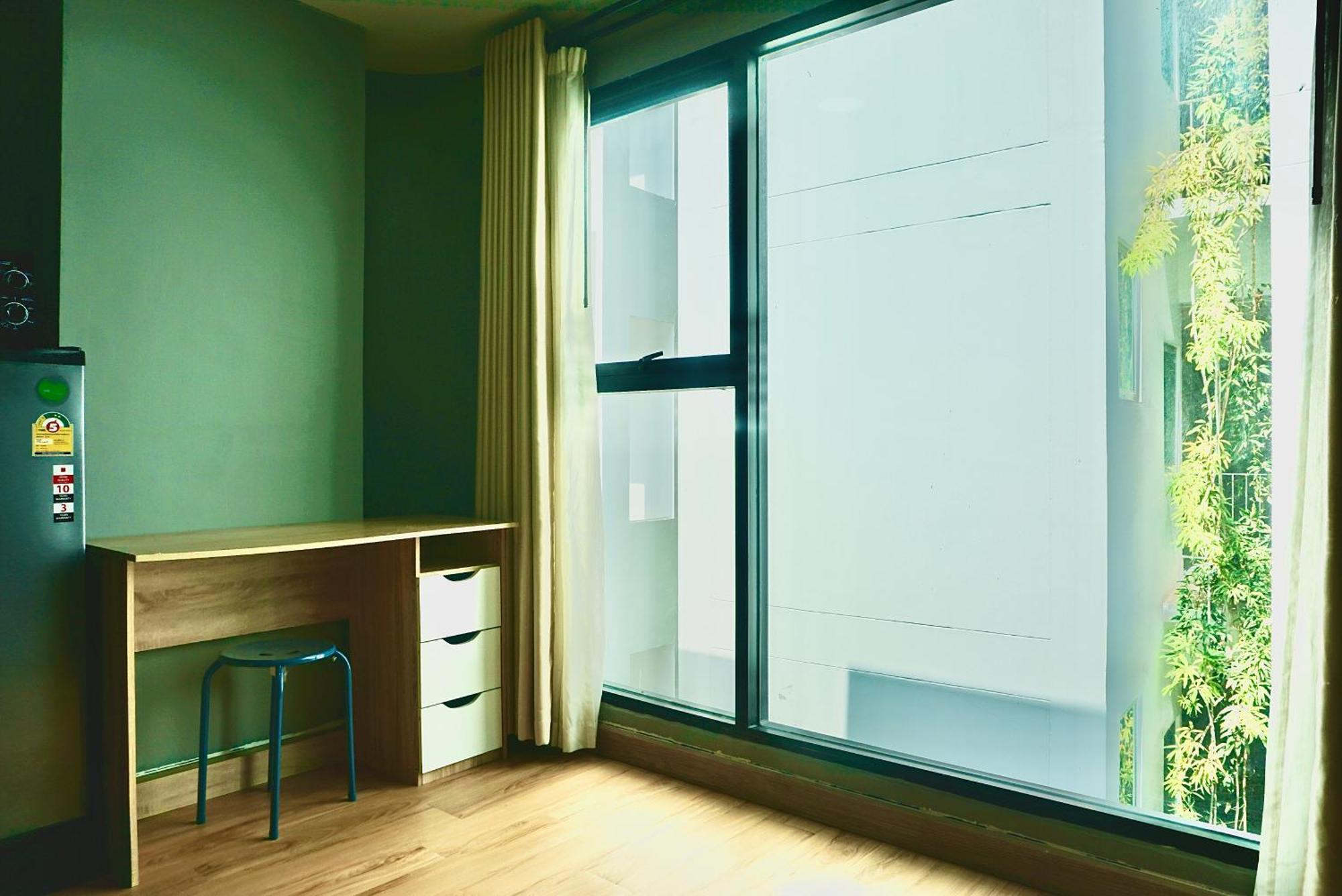 Hash Apartment With Unique Chill Design At Silom Soi 3 Бангкок Екстер'єр фото