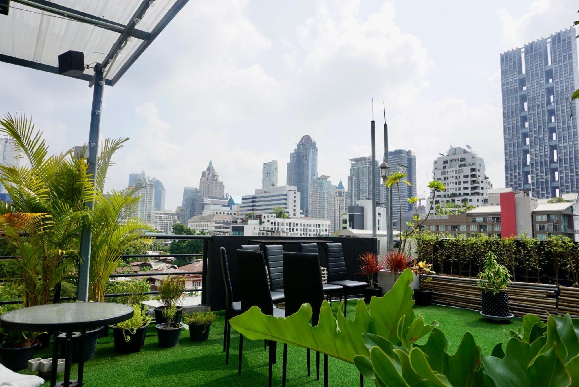 Hash Apartment With Unique Chill Design At Silom Soi 3 Бангкок Екстер'єр фото