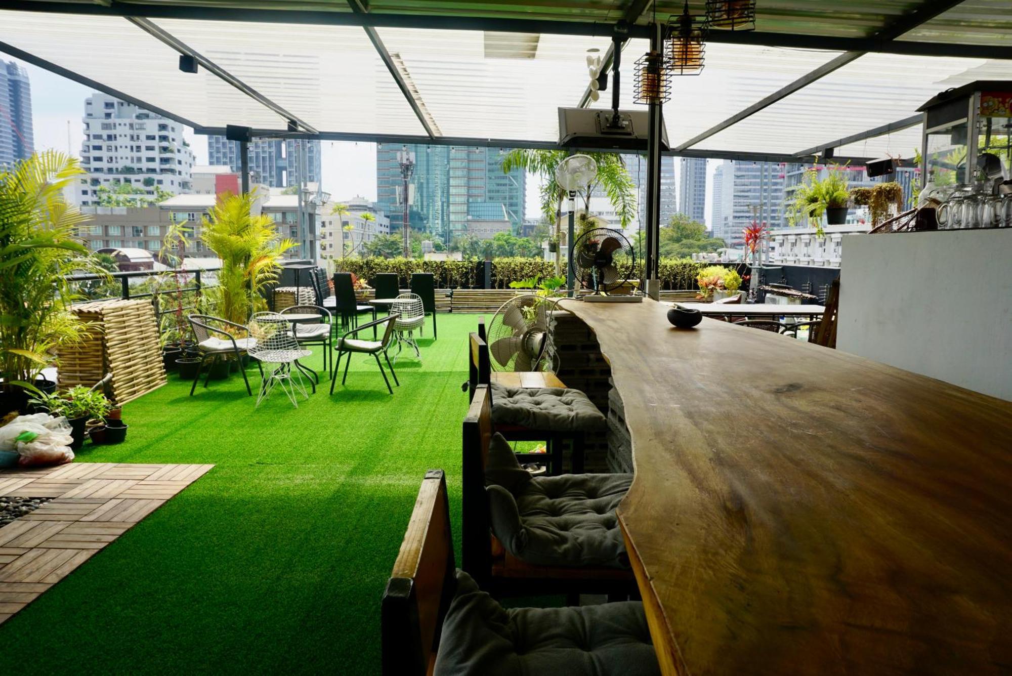 Hash Apartment With Unique Chill Design At Silom Soi 3 Бангкок Екстер'єр фото