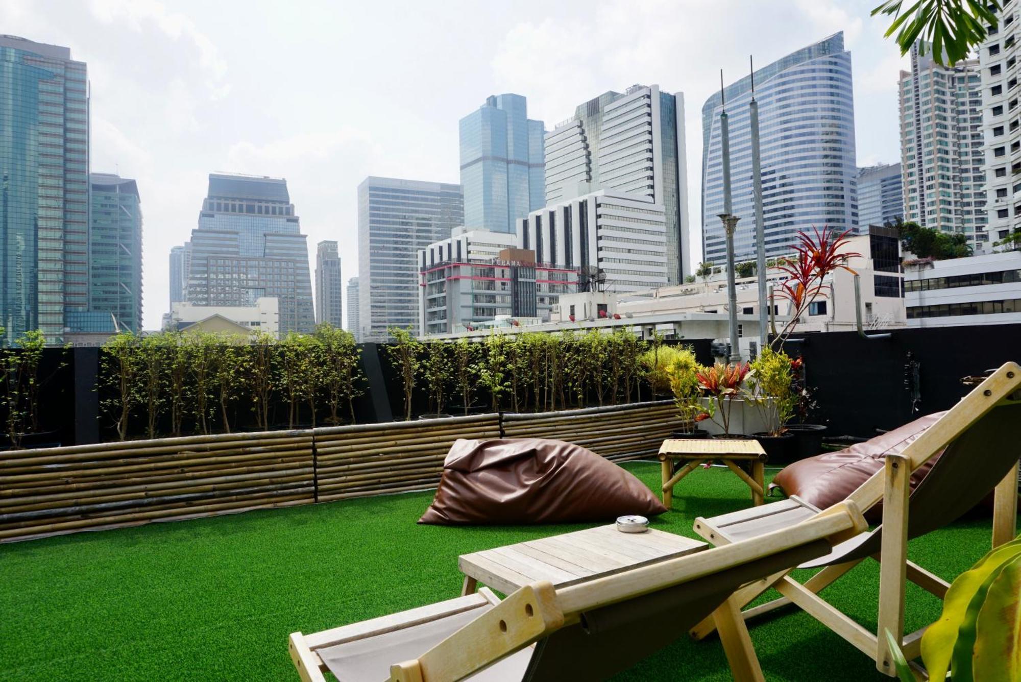 Hash Apartment With Unique Chill Design At Silom Soi 3 Бангкок Екстер'єр фото